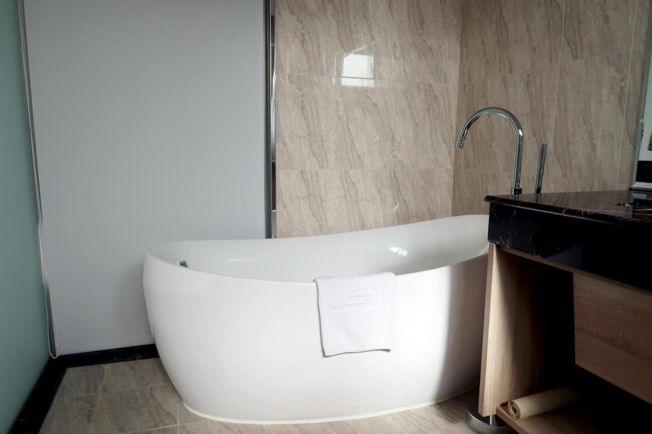 The Ho Hotel Hszincsu Kültér fotó
